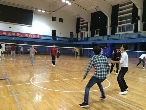 公司师生羽毛球友谊赛顺利举行 公司师生羽毛球友谊赛顺利举行