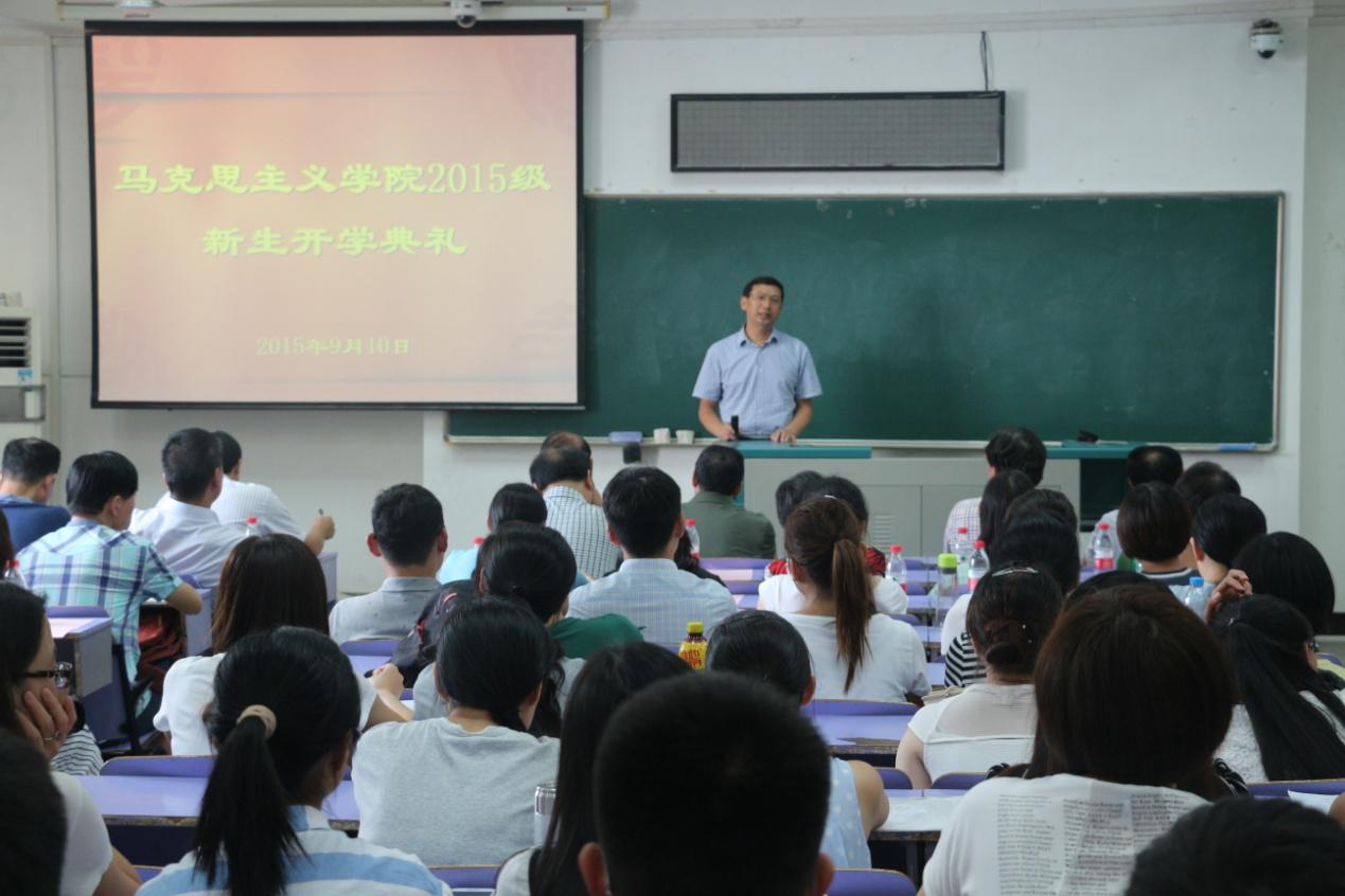 公司举行2015级新生开学典礼