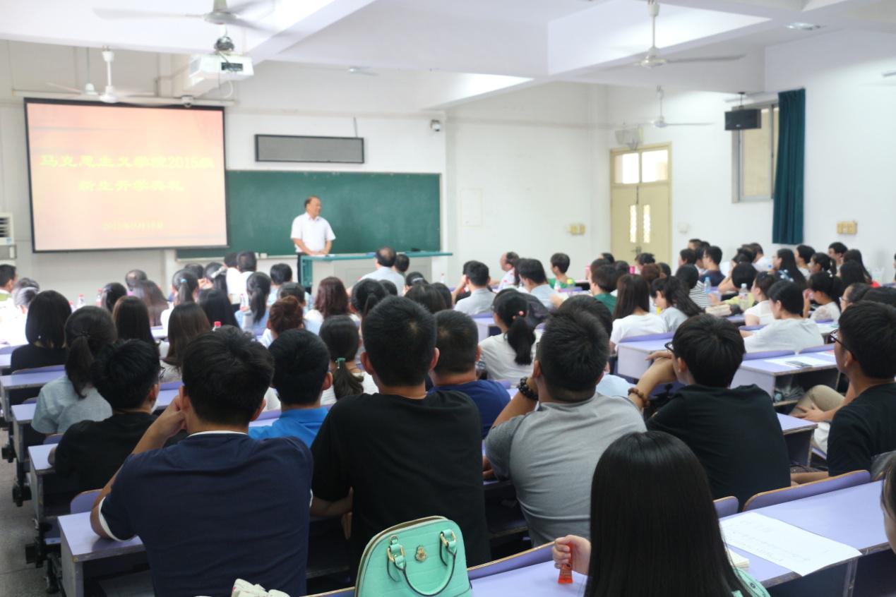 公司举行2015级新生开学典礼